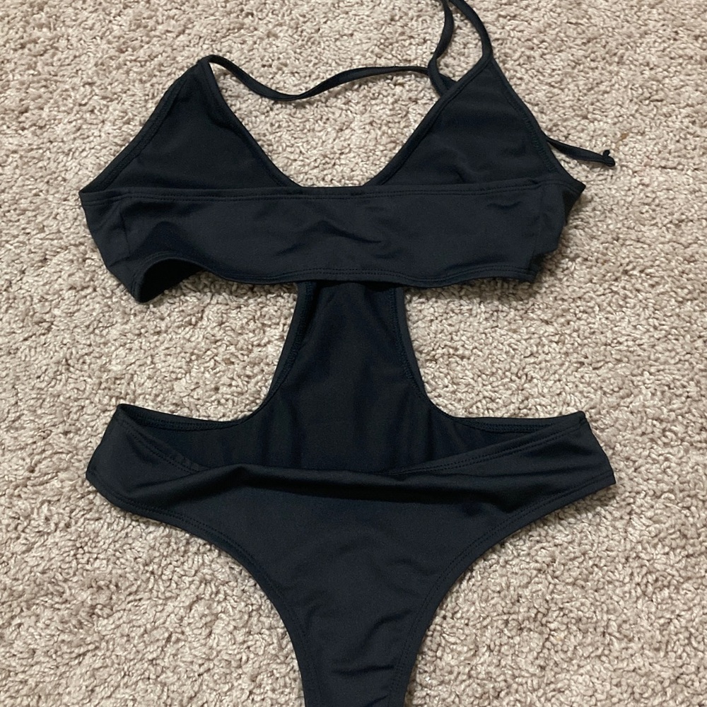 Edikted Black Cutout Bodysuit - Picture 3 of 4